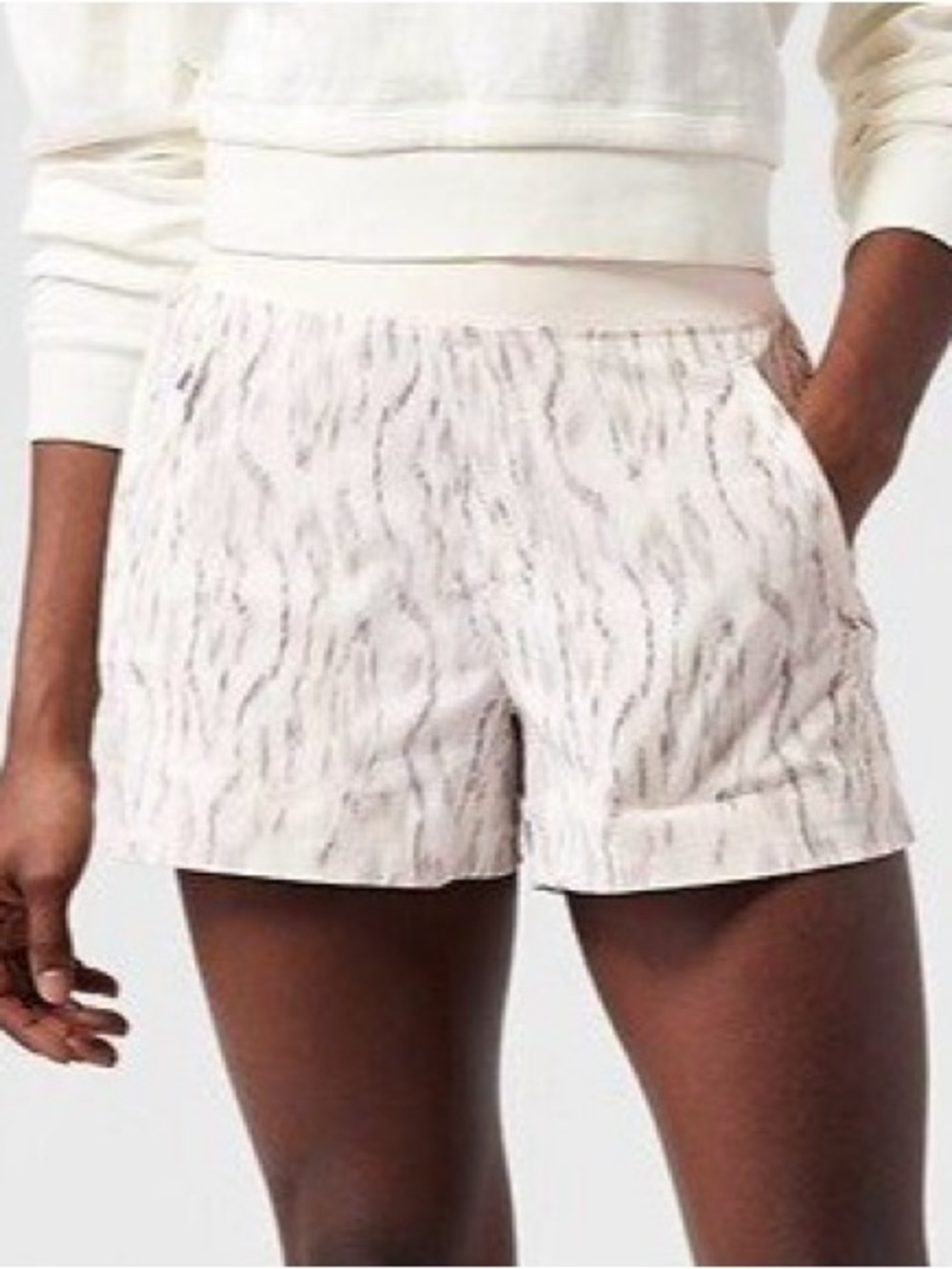 Athleta Women’s Trekkie North Shorts 3.5” in Ikat Magnolia Grey 8